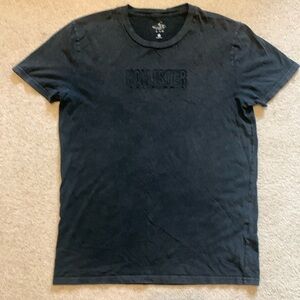 Hollister guys T-shirt size small in dark gray/black